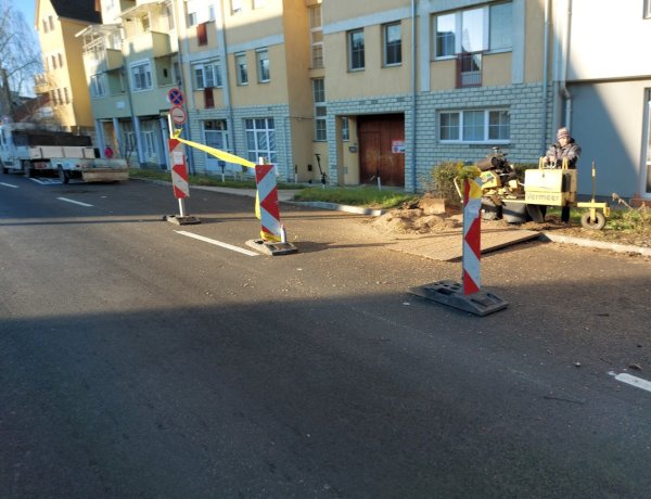 Forgácsolási munkálatokat végeznek a Hunyadi utcán