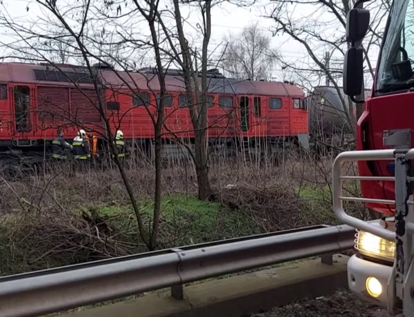 Füstöt érzékelt a mozdonyvezető Császárszállás vasútállomáson a vonat belsejében, értesítette a hatóságot