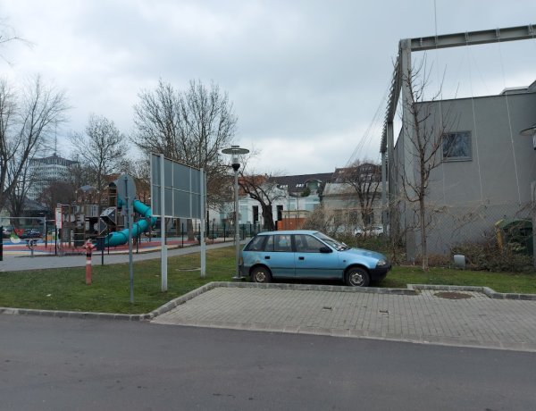 Tilosban parkoló autó tulajdonosát keresik