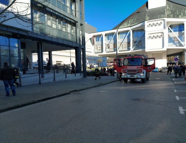 A katasztrófavédőket riasztották a NAV székházhoz