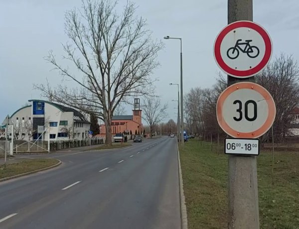 Sebességkorlátozás van érvényben a Törzs utcán a vizsgabázis szakaszánál
