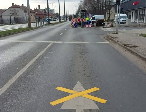 A Nyírségvíz további burkolatbontást hajtott végre a László utcán