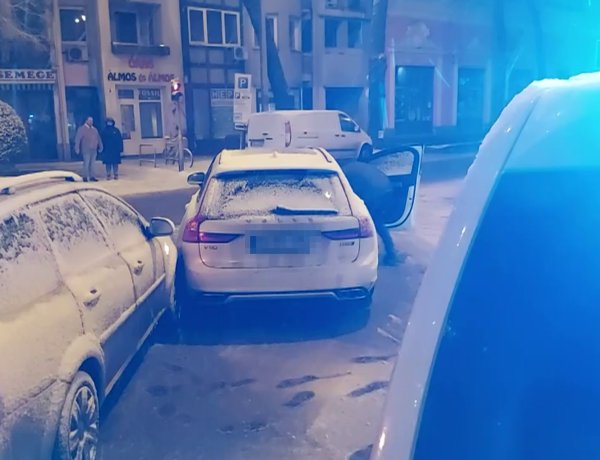 Péntek este két személygépkocsi ütközött a Luther és Zrínyi Ilona utcai csomópontban