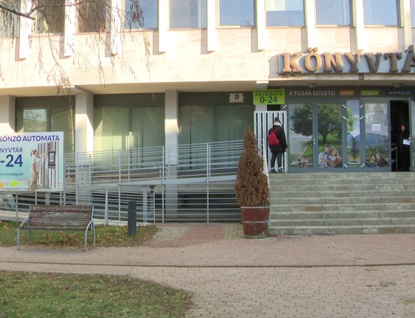 Csókküldemény a könyvtárban – Könyv az automatában