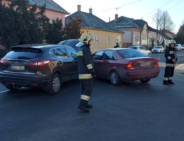 Szerda délelőtt jelentős anyagi kárral járó baleset történt a Nagyvárad utcán