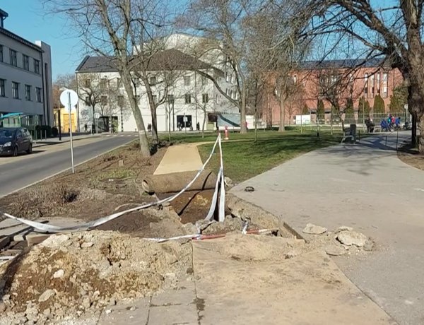 A Nyírségvíz dolgozik a Bessenyei téren is, ahol egy vízcső tört el