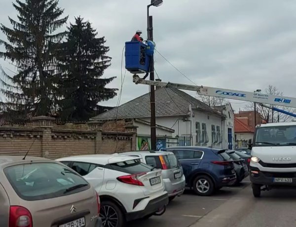 A Nagyvárad utcánál a Titász szakemberei egy légi vezetéket cseréltek ki