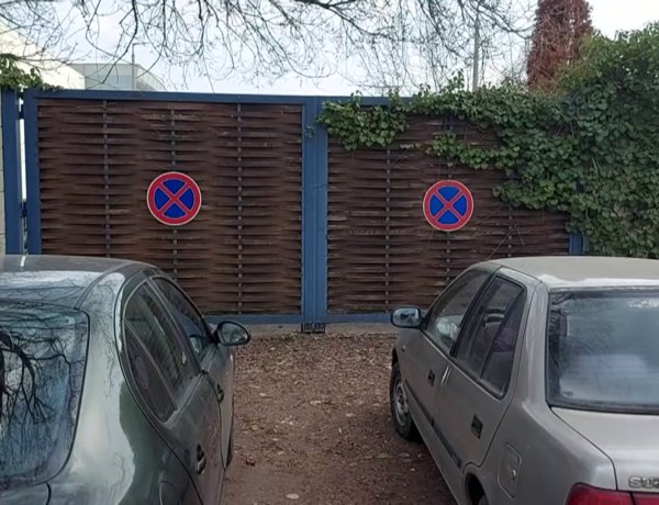 Szabálytalan parkolók a Liszt Ferenc utcán 