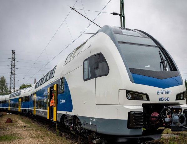 Új busz- és vonatbérletek – két gombóc fagyi árából utazhatnak majd a diákok a vármegyékben