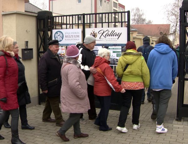 Séta-Társaság-Egészség Program – A Kállay Gyűjteménybe látogattak el a résztvevők