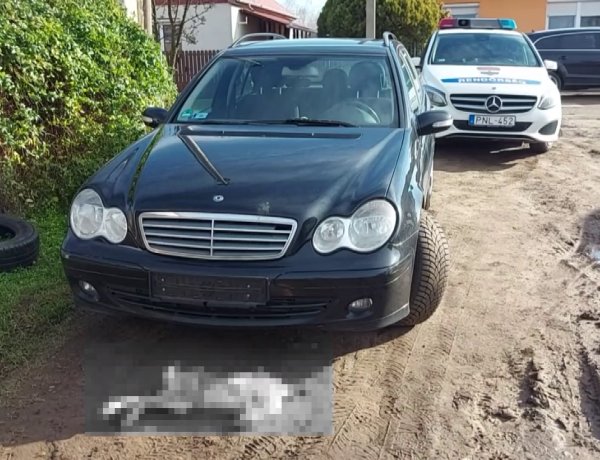 Úttesten átszaladó vadnyúllal ütközött egy személyautó Császárszállásnál