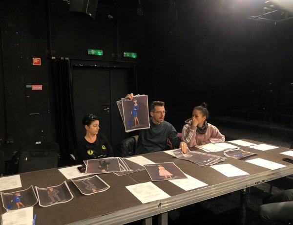 Megtartották a Kapj el, ha tudsz! Broadway-musical előadás jelmez-tervelfogadását