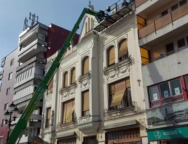 Az önkormányzati tulajdonban lévő épületek karbantartását végzik a város több pontján