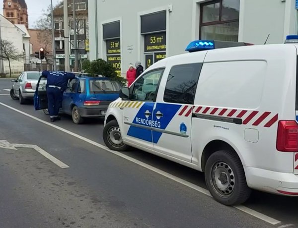 Vasárnap délután két személyautó ütközött össze a Luther utcánál