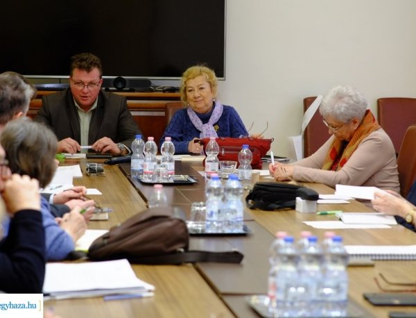 Ülésezett az Idősügyi Tanács – Szépkorúakat érintő témákról egyeztettek