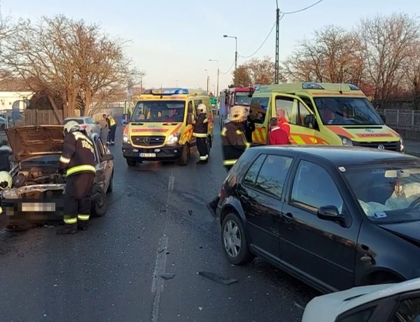 Hármas karambol történt a Tiszavasvári úton