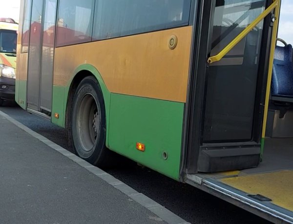 Elesett egy személy egy Kállói úton közlekedő autóbuszon