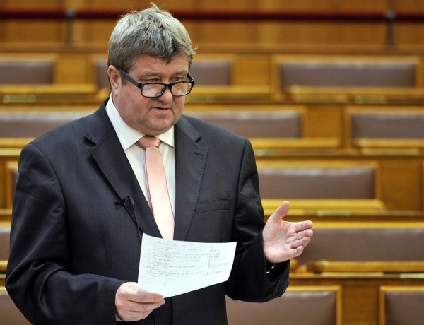 Tállai András: Válságálló és családbarát a magyar adópolitika