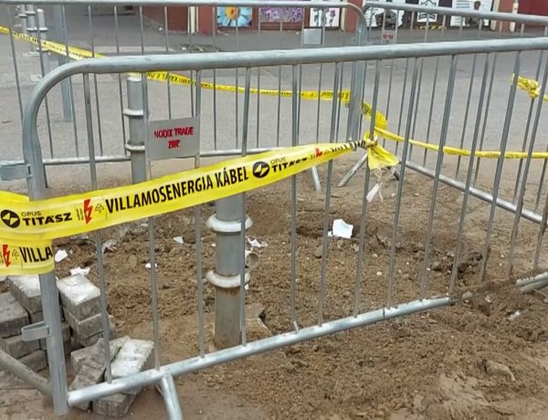 Forgalomkorlátozás: erősáramú kábelt fektetnek a Búza téren