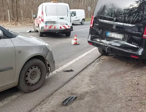 Négyes karambol történt Oros és Napkor között, a 41-es számú főúton