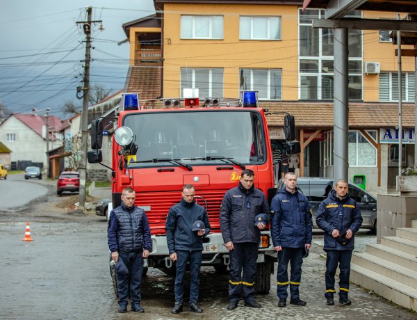Tűzoltóautókat adományozott a Katolikus Karitász kárpátaljai településeknek 