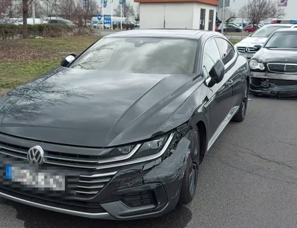 Csütörtök reggel két autó ütközött a Moszkva utcánál