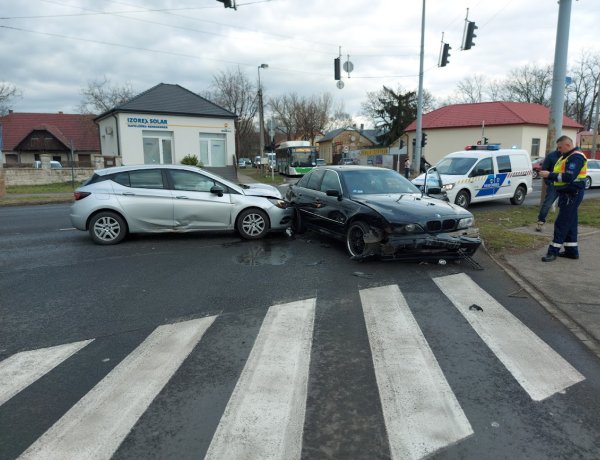 Súlyos baleset történt a Család utcánál