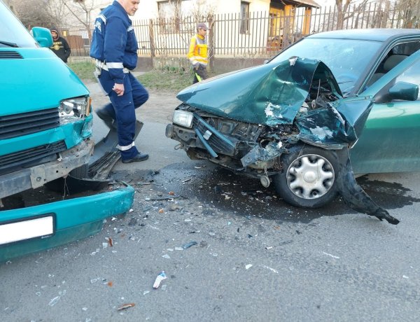 Nagycserkesz belterületén két autós ütközött