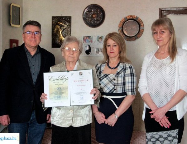 Kilencvenedik születésnapja alkalmából köszöntötték Bojtos Istvánnét, városunk szépkorú polgárát