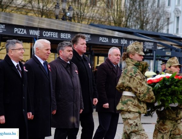 „Magyarország, édes hazám” – Az 1848/49-es forradalom és szabadságharcra emlékeztek a Kossuth téren