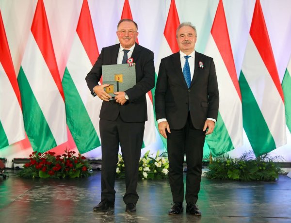 Ujhelyi Imre Díjjal ismerték el Bárány László, a Master Good cégcsoport ügyvezető igazgatójának munkáját