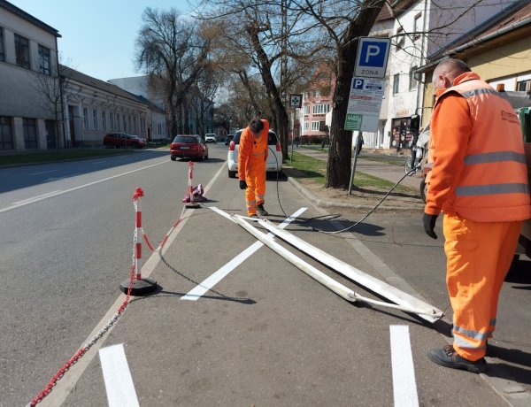 Útburkolati jeleket festenek városszerte