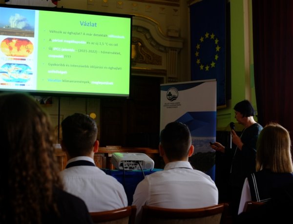 Változtass most! – Előadóülés a vízről, a vármegyeházán