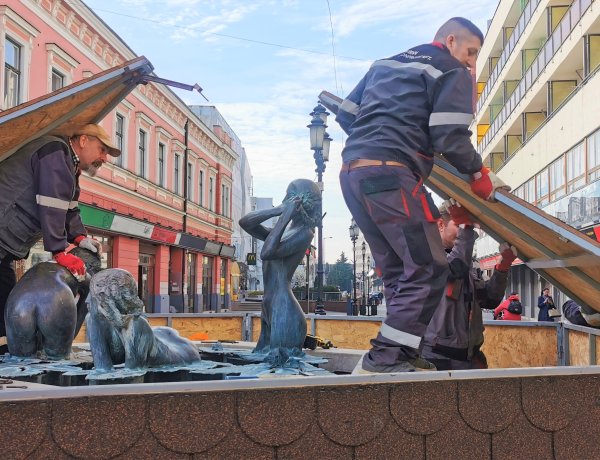 A Három Grácia szökőkút hölgyeiről lehullt a lepel, itt a tavasz!