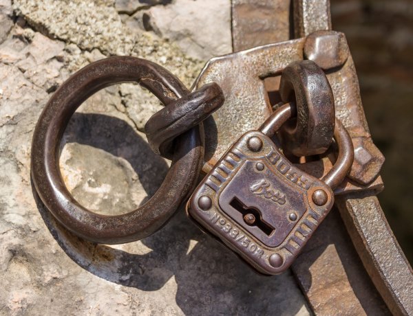 Lopás egy parókián