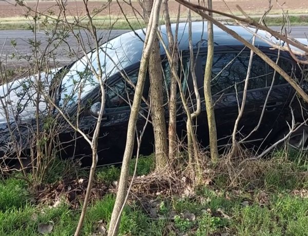 Lesodródott egy jármű az útról Nyírteleknél