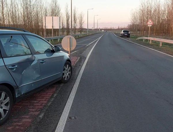 Szerda reggel a nyugati elkerülőnél két személyautó ütközött