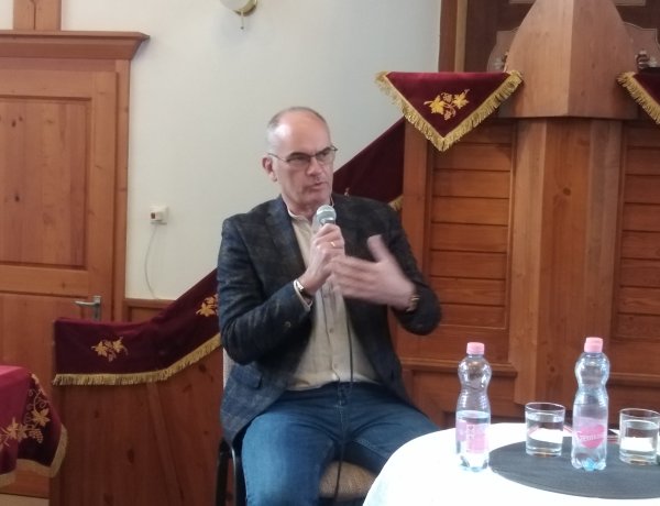 Gundel Takács Gábor volt a Református esték programsorozat vendége