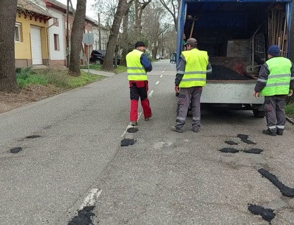 Kátyúzási munkálatokat végeztek a Honvéd utcán