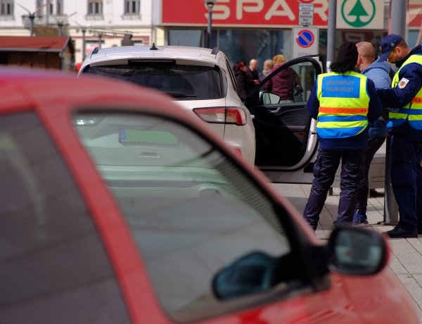 Forgalom ellenőrző akció a belvárosban – Sok szabálytalankodóval szemben kellett intézkedni