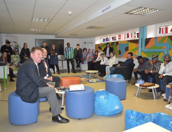 Fókuszban a nemzetközi hallgatók – Lengyel Miklós helyettes államtitkár látogatott a Nyíregyházi Egyetemre