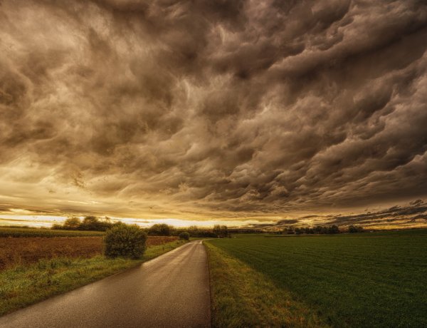 Viharos szélre és porátfúvásokra figyelmeztet az Útinform