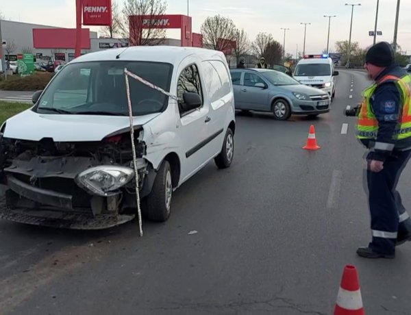 Két haszonjármű ütközött szerda reggel a László utcán