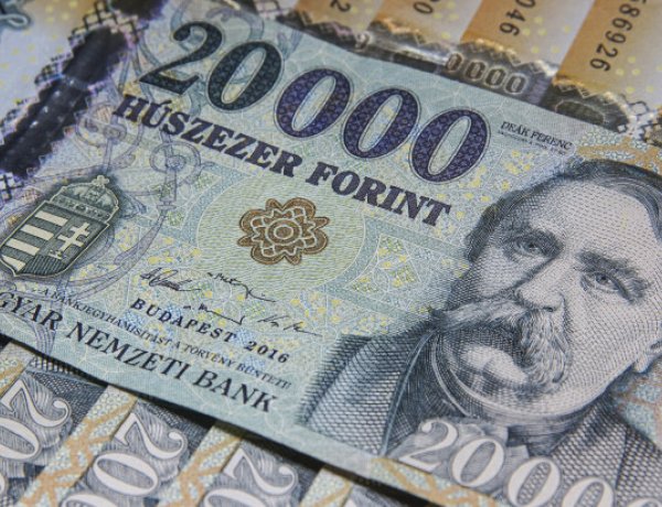 Az erősödő forint az élelmiszerárak csökkenésére és a banki hitelekre is jó hatással lehet