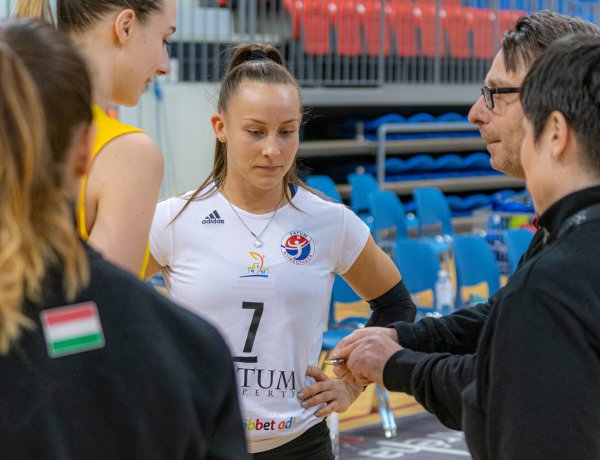 Tóth Fruzsina és Lászlop Alexandra hosszabbított