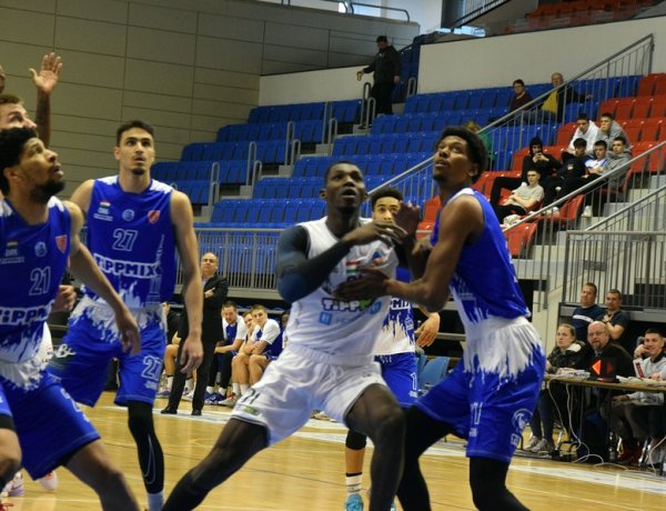 Paksi vereséggel kezdték a rájátszást a kosarasok 