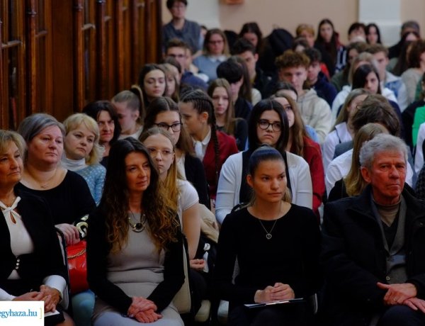 Az úr érkezése – Ökumenikus szavalóverseny a Kossuthban