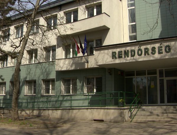 Tragédia – Napokig autózott halott gyermekével a nyíregyházi nevelőanya