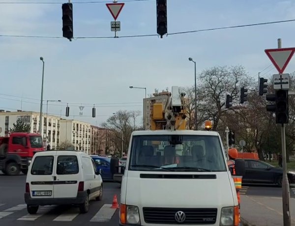 Meghibásodott a jelzőlámpa a Vasvári Pál utca – Erdő sor útszakaszon, illetve az Északi körúton