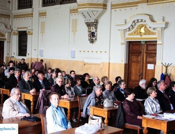 Szent György-napi emlékülés – Koszorúzott a Bessenyei Társaság